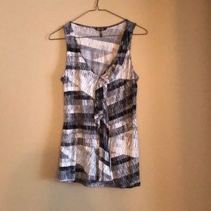 Daisy Fuentes size XS black & white tank top